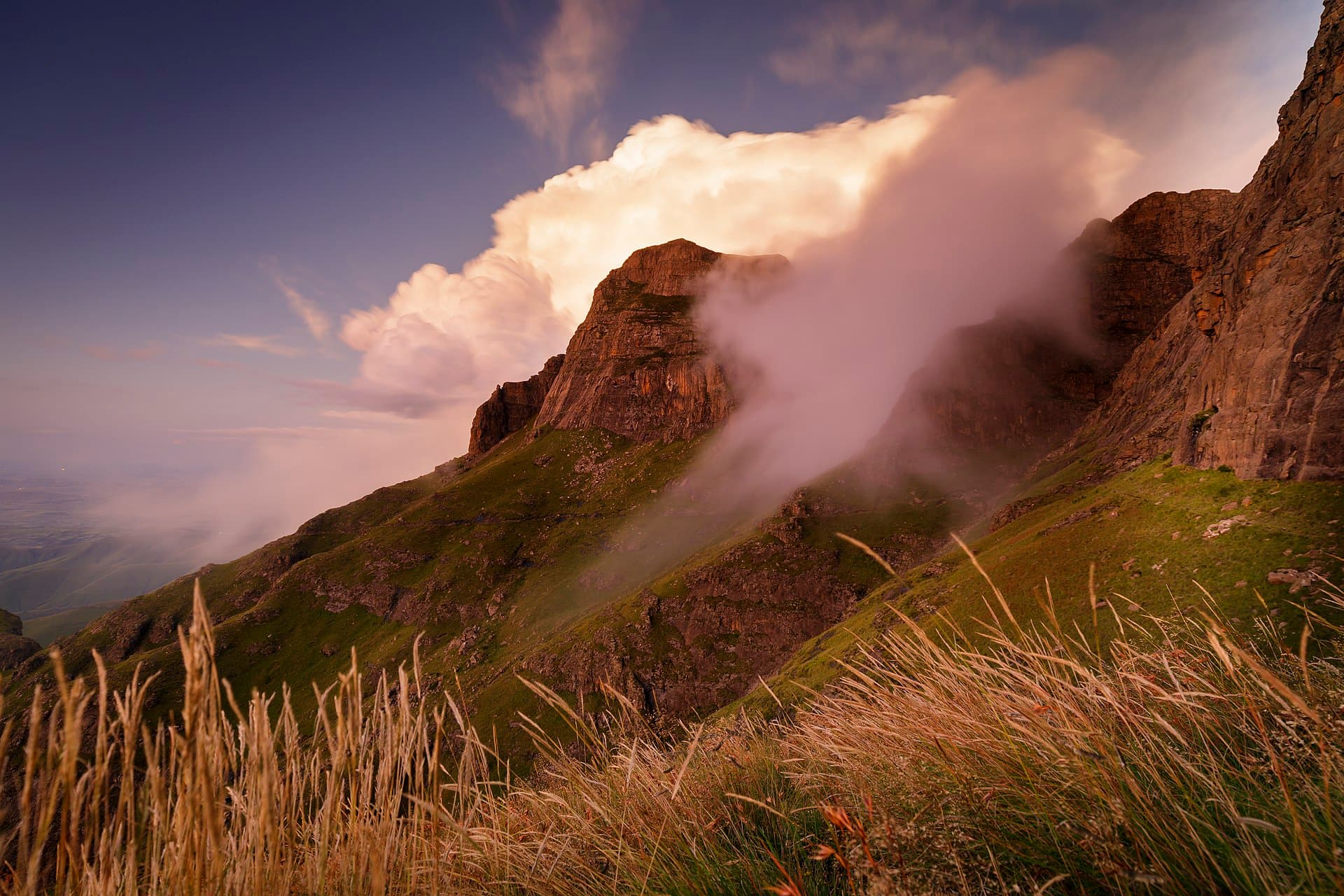 Cloud pouring off the Drakensberg's high basalt walls